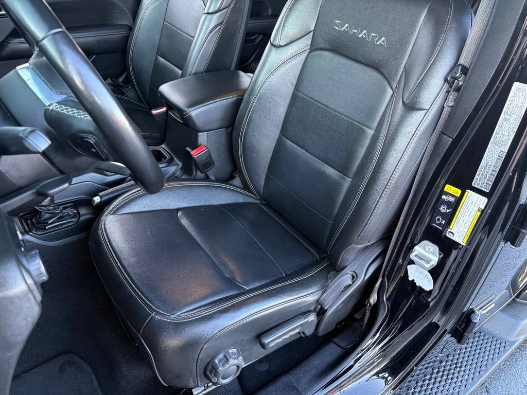 Used 2022 Jeep Wrangler Unlimited Sahara w/ LED Lighting Group AWD/4WD image 8