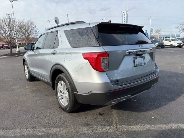 Certified 2022 Ford Explorer XLT w/ Equipment Group 202A image 4