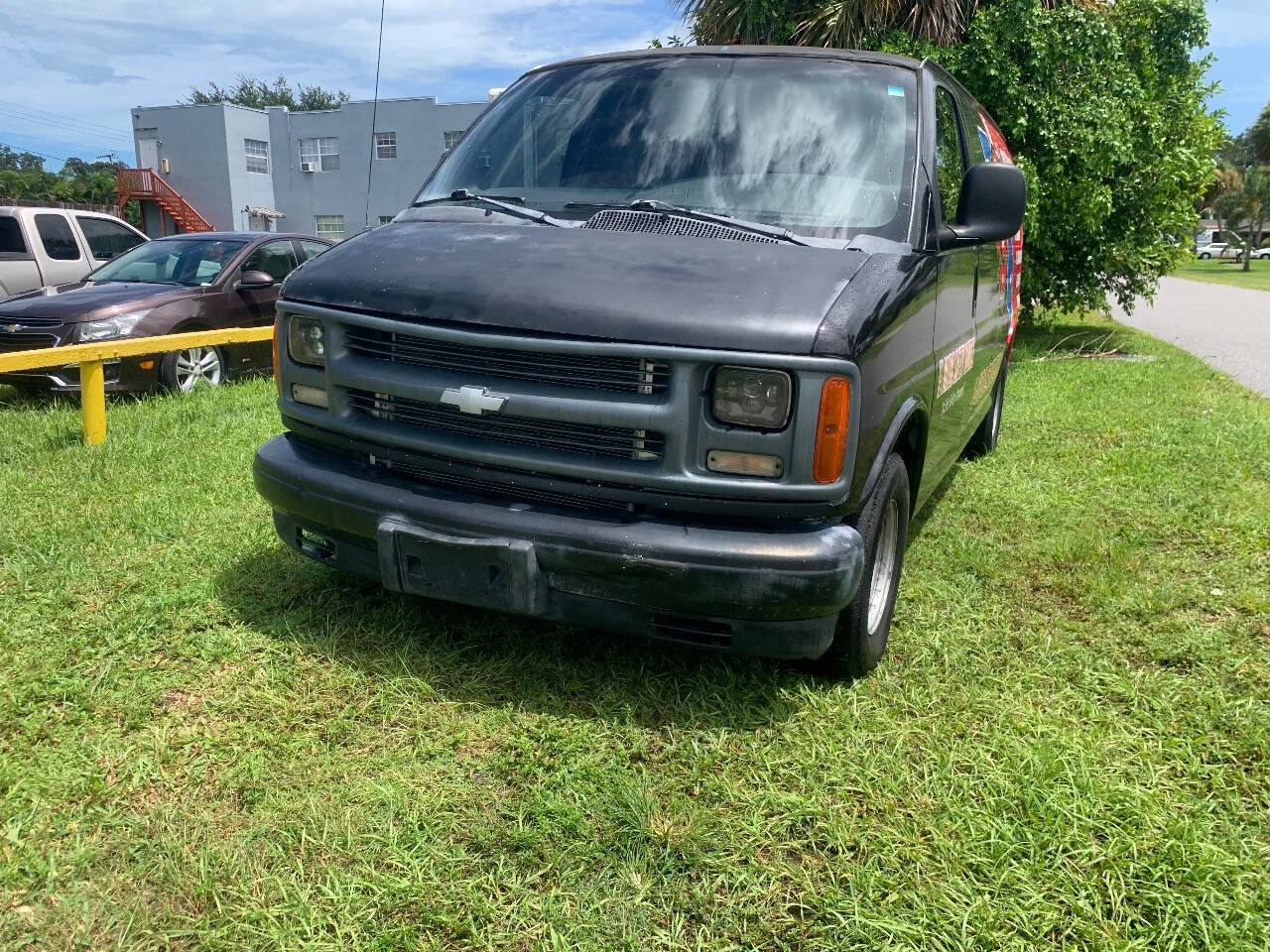 Used 2002 Chevrolet Express 1500 image 2