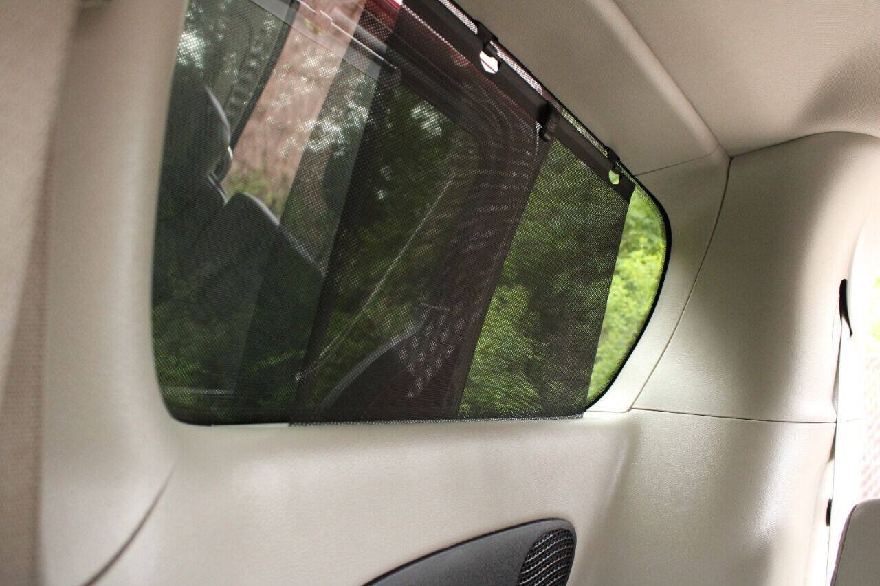 Used 2021 Chrysler Pacifica Touring-L FWD image 21