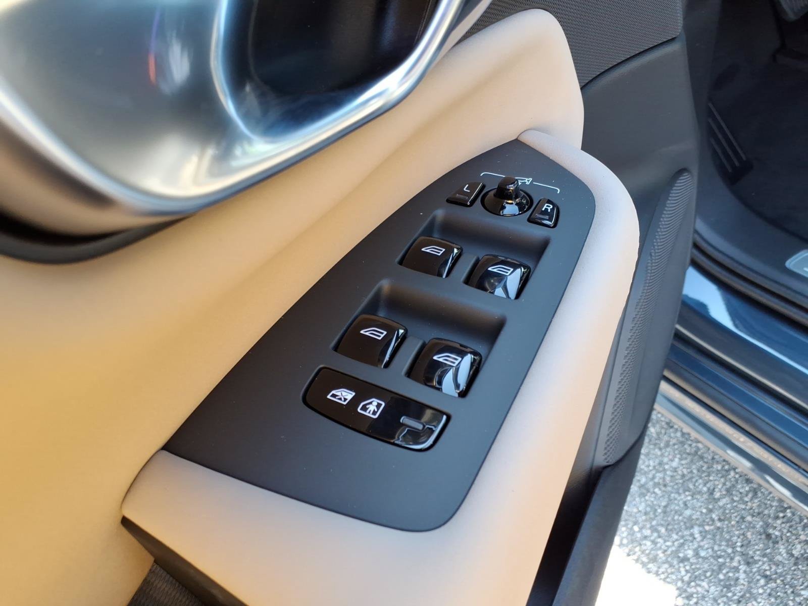 New 2026 Volvo XC90 T8 Ultra w/ Lounge Package AWD/4WD image 11