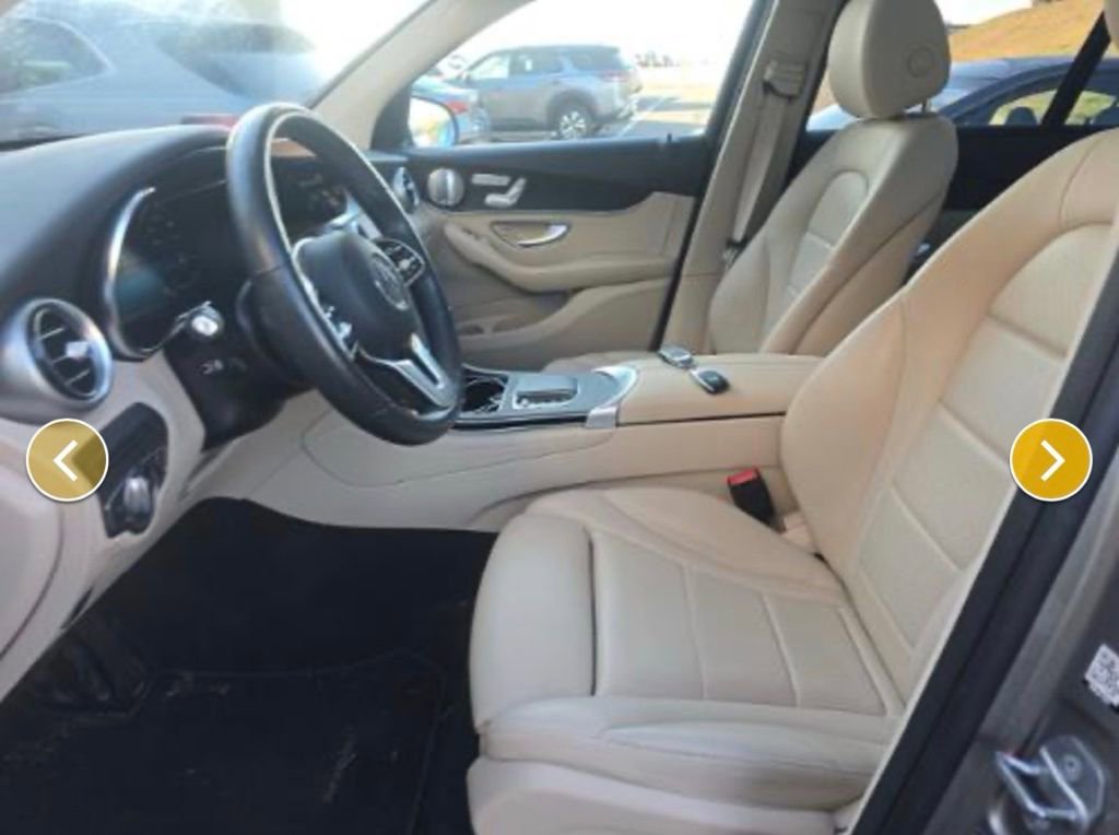 Used 2021 Mercedes-Benz GLC 300 4MATIC w/ Premium Package image 8