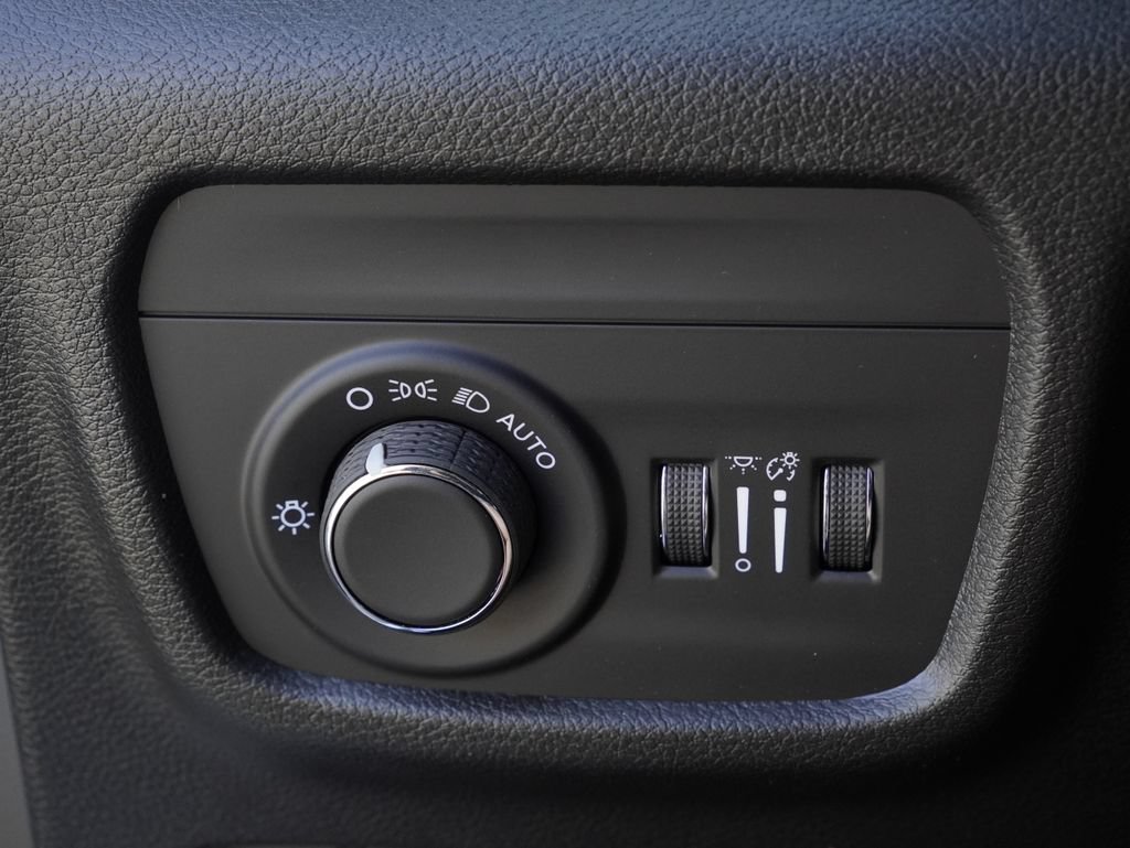 New 2026 Jeep Grand Cherokee Altitude AWD/4WD image 13