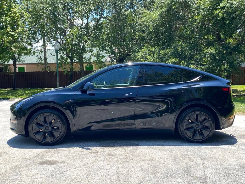 Used 2025 Tesla Model Y Long Range AWD/4WD image 3