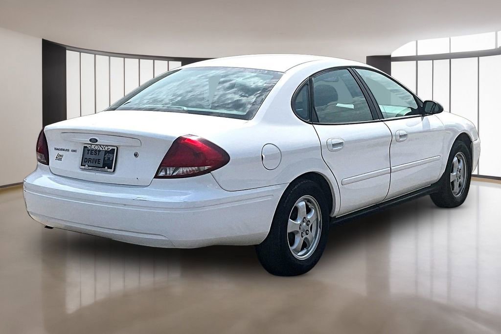 Used 2007 Ford Taurus SE FWD image 2