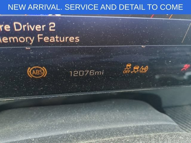 Certified 2025 Chevrolet Traverse High Country w/ LPO, Floor Liner Package AWD/4WD image 2