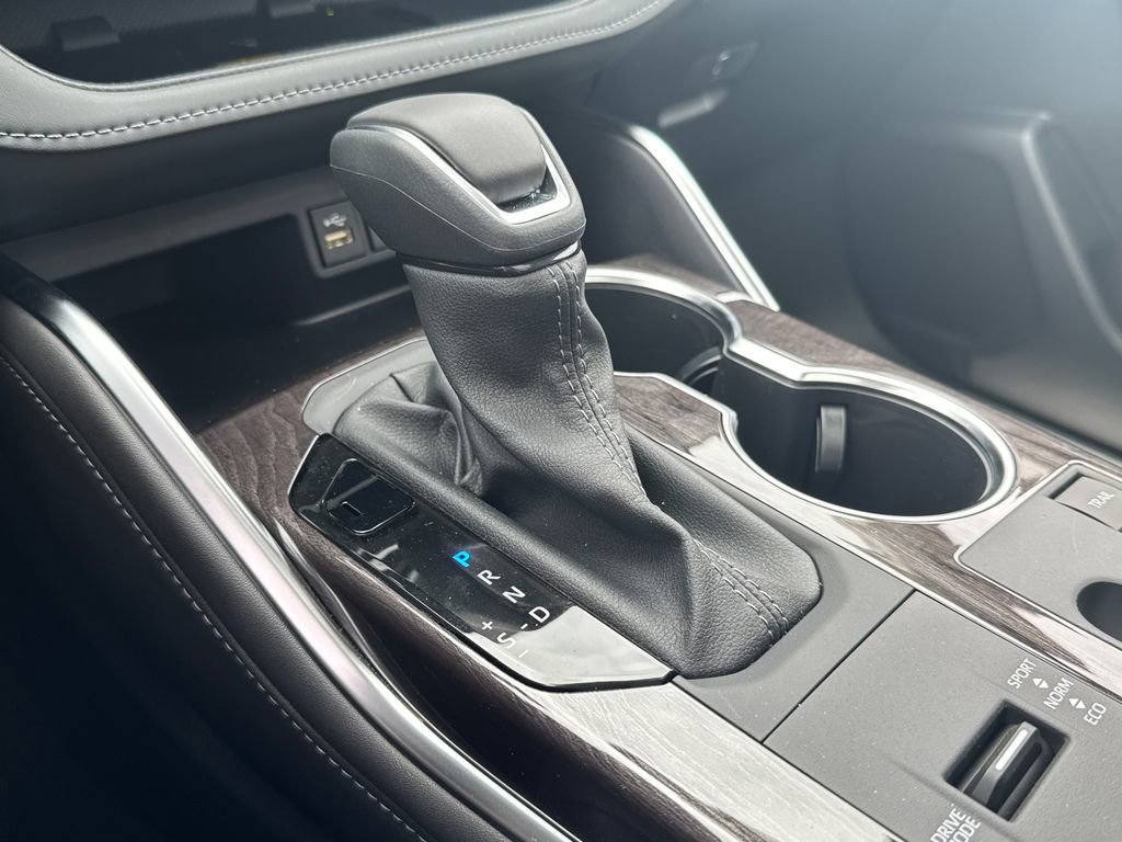 New 2026 Toyota Highlander Platinum image 31