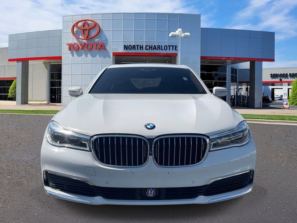 Used 2019 BMW 750i xDrive w/ Executive Package AWD/4WD image 2