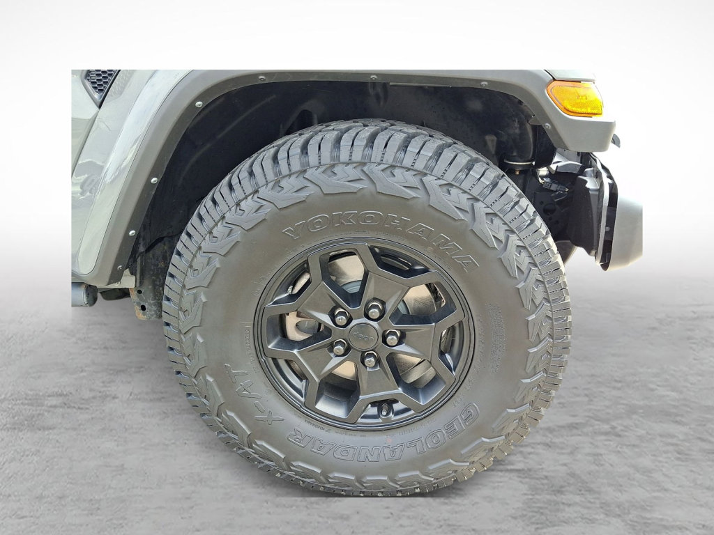 Used 2022 Jeep Gladiator Willys image 9