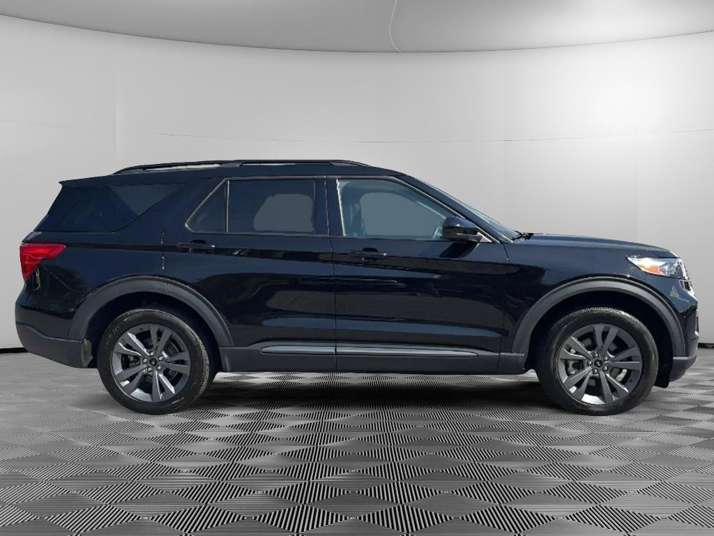 Used 2023 Ford Explorer XLT w/ Equipment Group 202A AWD/4WD image 6