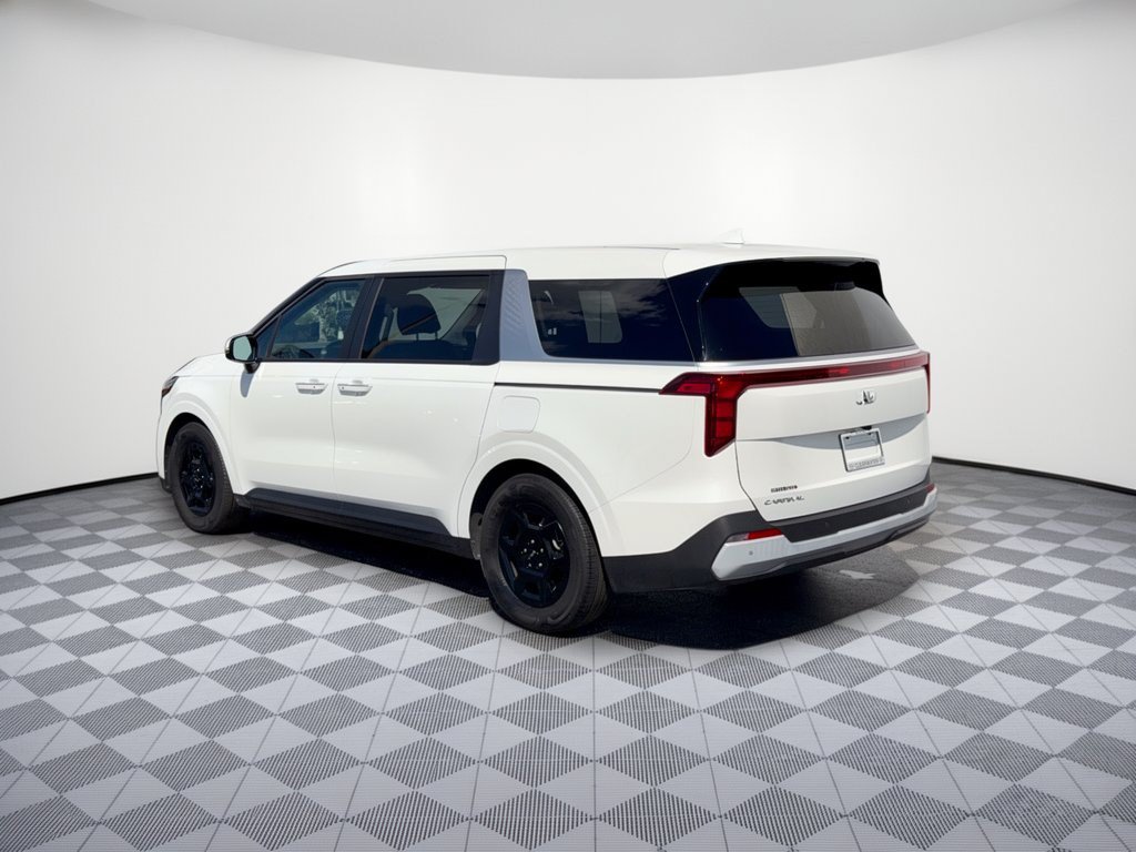 Used 2026 Kia Carnival FWD image 3