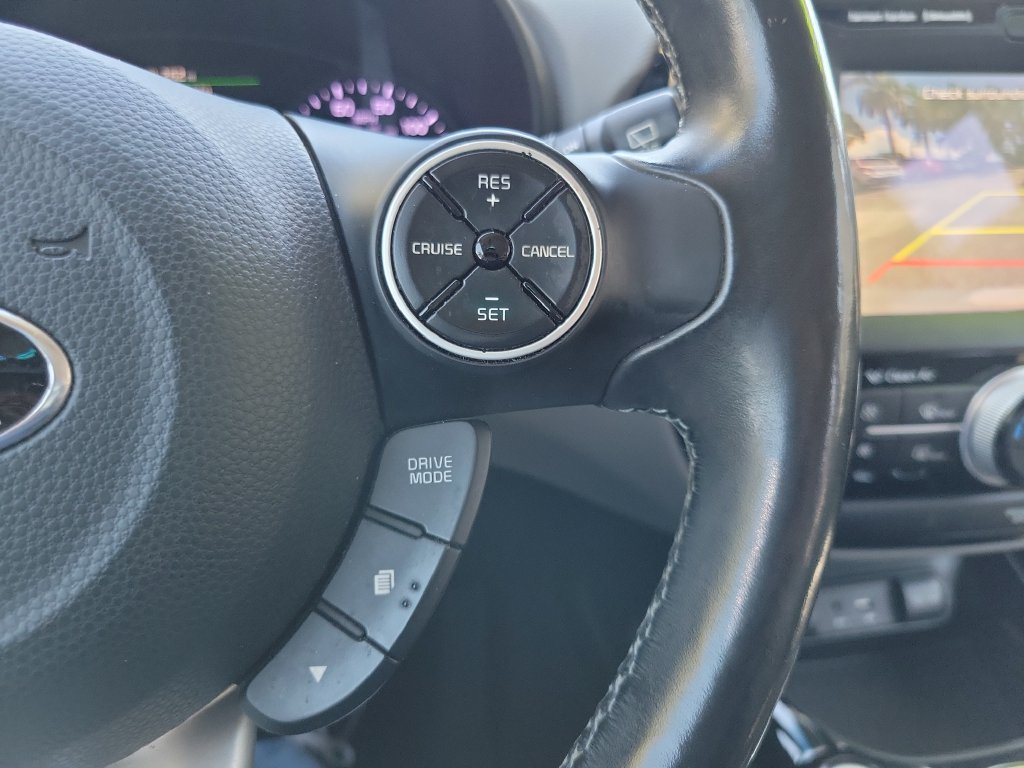 Used 2017 Kia Soul + w/ Primo Package FWD image 22
