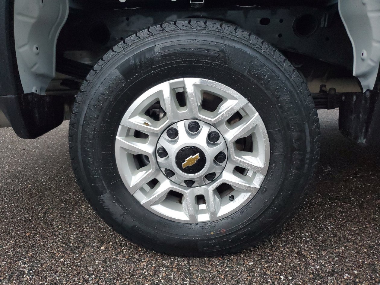 Used 2025 Chevrolet Silverado 2500 LT w/ Convenience Package AWD/4WD image 5