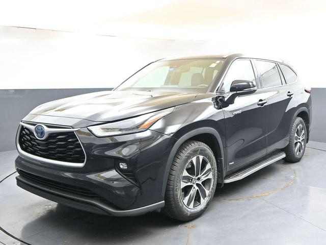 Used 2021 Toyota Highlander XLE AWD/4WD image 1