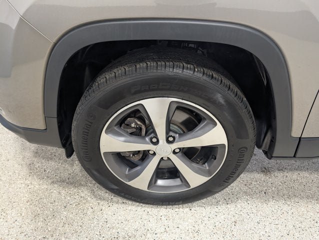 Used 2021 Jeep Cherokee Limited AWD/4WD image 9
