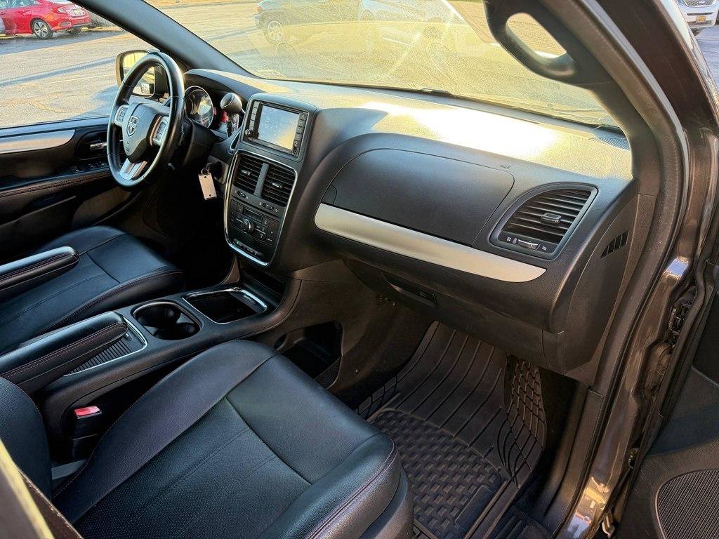 Used 2016 Dodge Grand Caravan R/T FWD image 13