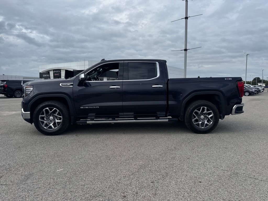 Used 2022 GMC Sierra 1500 SLT w/ SLT Premium Package image 2