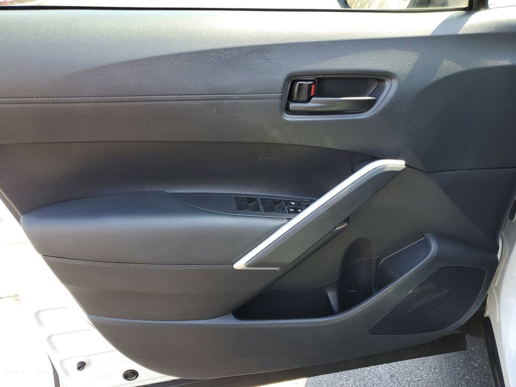 Used 2022 Toyota Corolla Cross LE AWD/4WD image 24