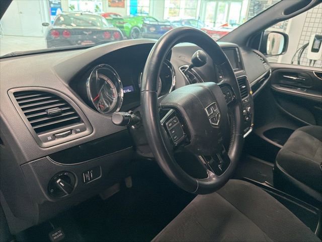 Used 2016 Dodge Grand Caravan SE FWD image 15