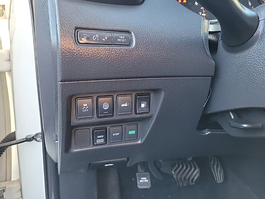 Used 2020 Nissan Rogue SV AWD/4WD image 12