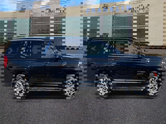 Used 2021 GMC Yukon SLT w/ SLT Premium Package image 8