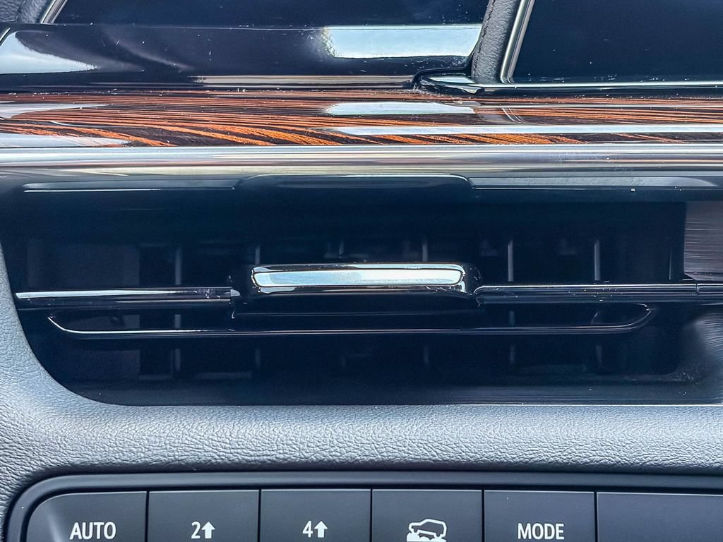 Used 2022 Cadillac Escalade Premium Luxury AWD/4WD image 45