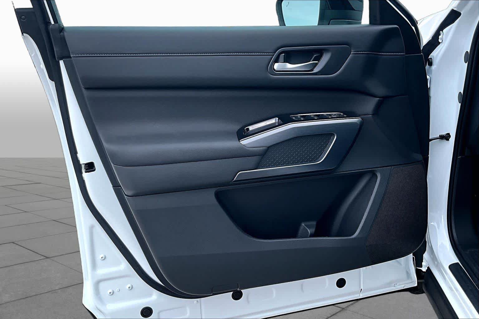 New 2026 Nissan Pathfinder SL FWD image 10
