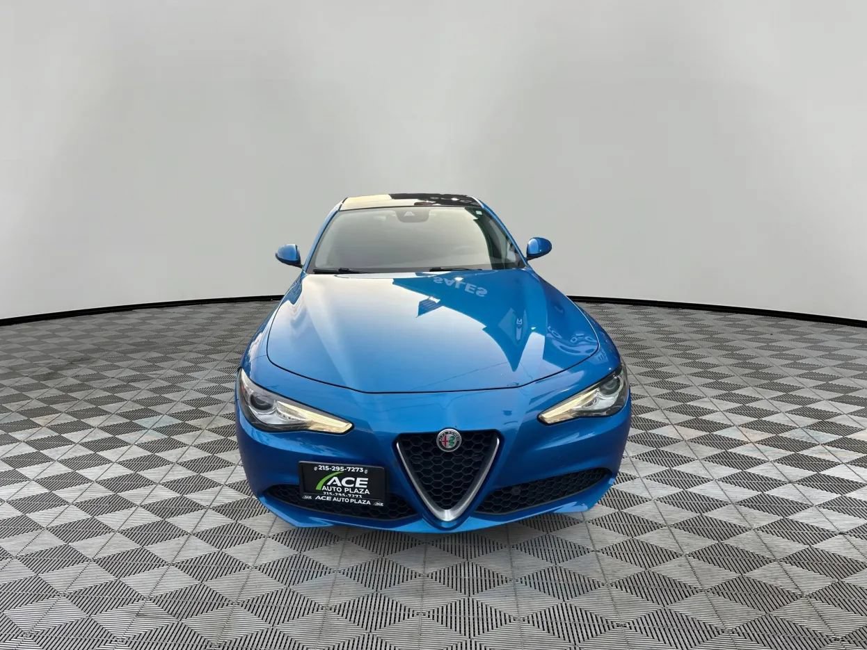 Used 2019 Alfa Romeo Giulia Ti AWD/4WD image 3