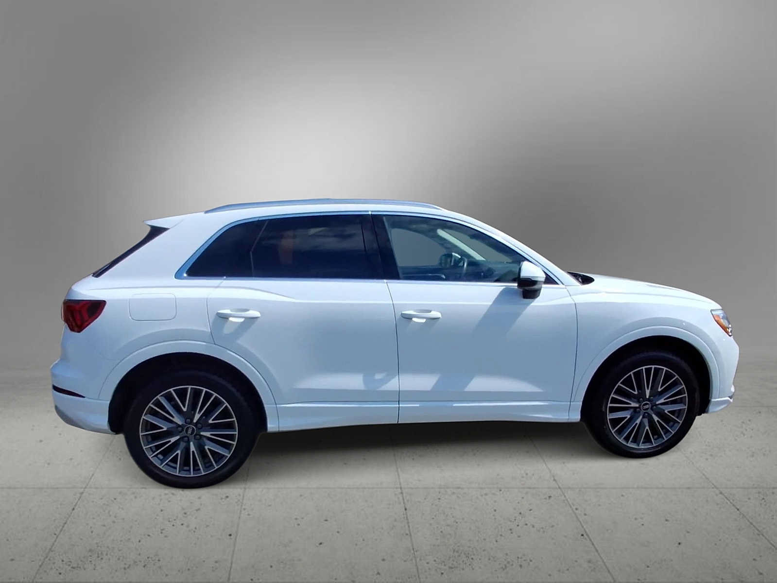 Used 2022 Audi Q3 2.0T Premium w/ Convenience Package AWD/4WD image 9