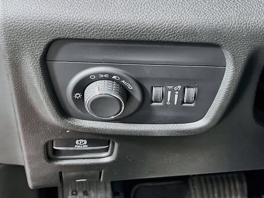Used 2022 Jeep Grand Cherokee Altitude AWD/4WD image 9