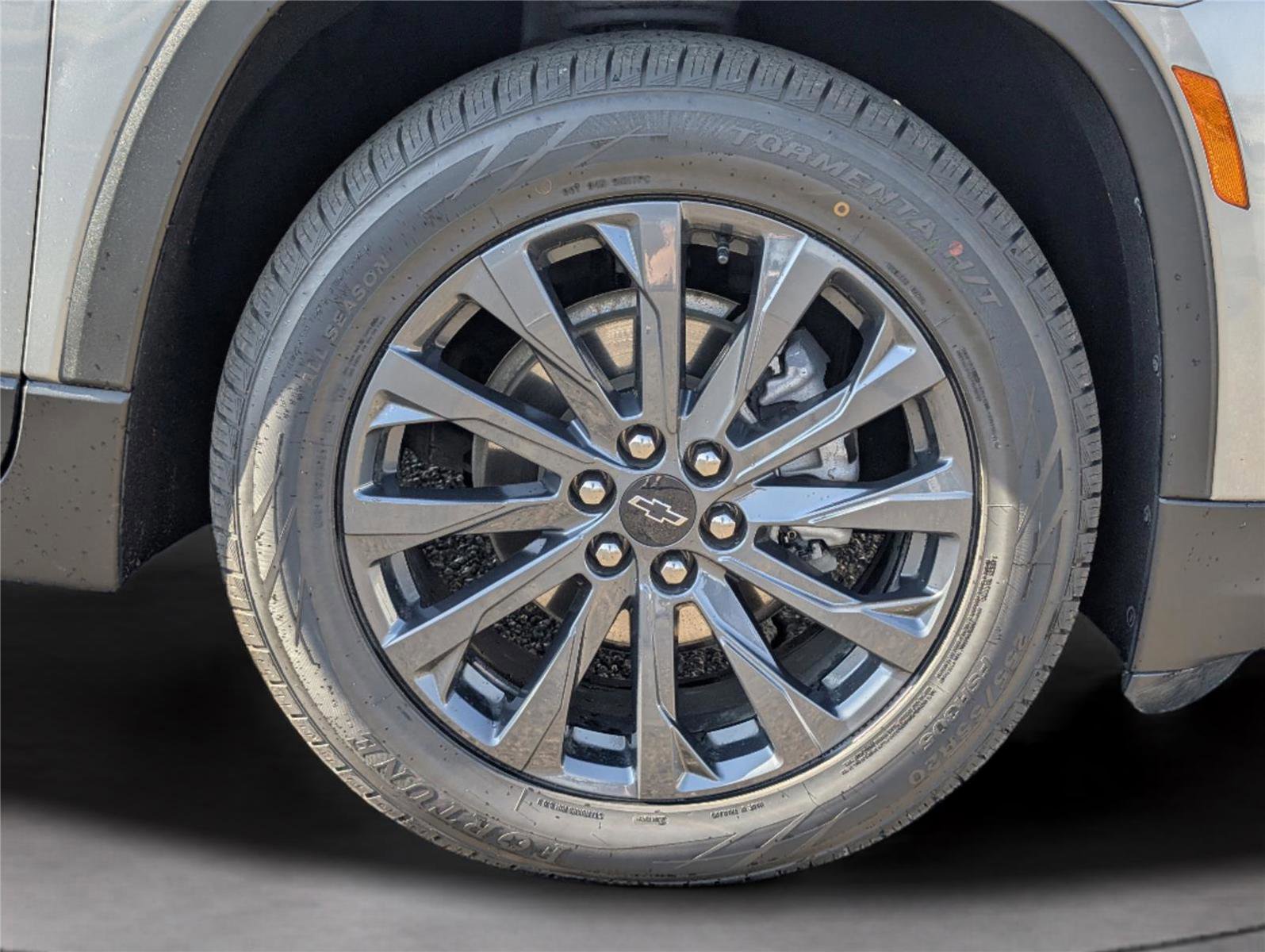 Used 2023 Chevrolet Traverse RS image 38