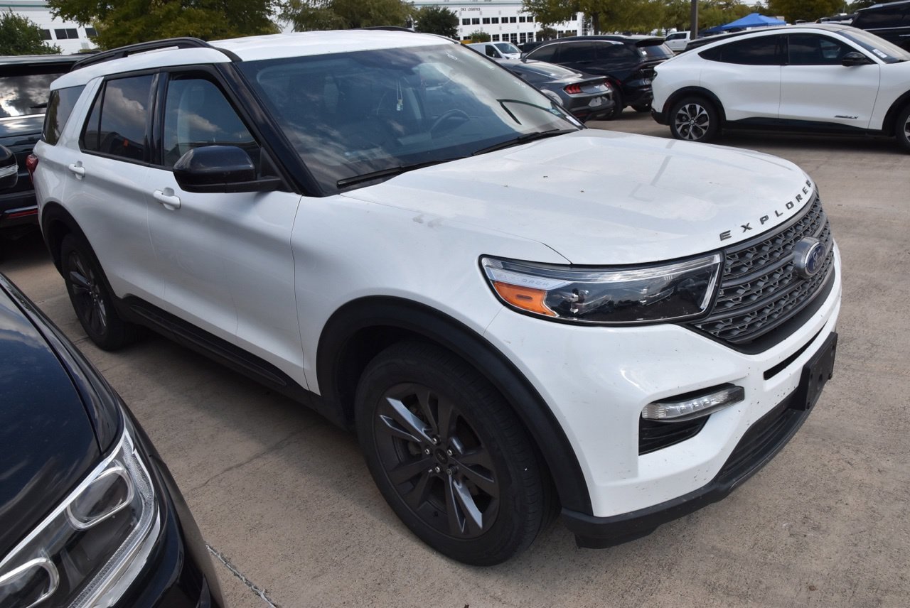 Used 2022 Ford Explorer XLT w/ Equipment Group 202A RWD image 5