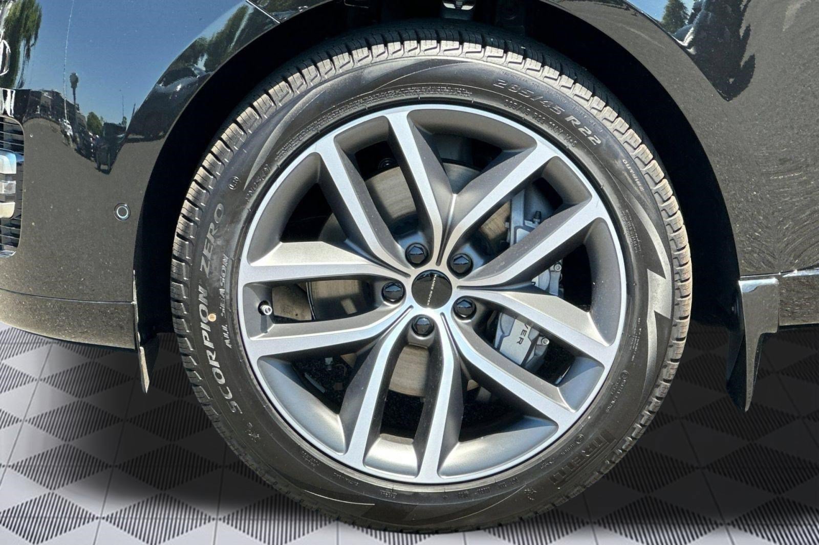 New 2026 Land Rover Range Rover Long Wheelbase SE AWD/4WD image 12