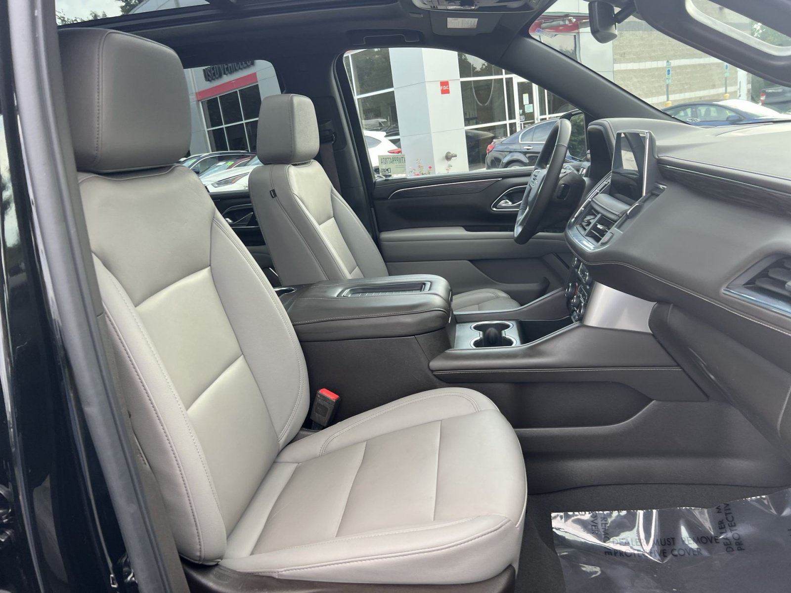 Used 2023 Chevrolet Tahoe Z71 w/ Luxury Package AWD/4WD image 28