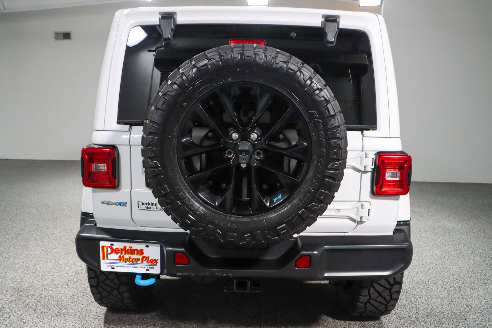 Used 2022 Jeep Wrangler Unlimited Sahara w/ Cold Weather Group image 9