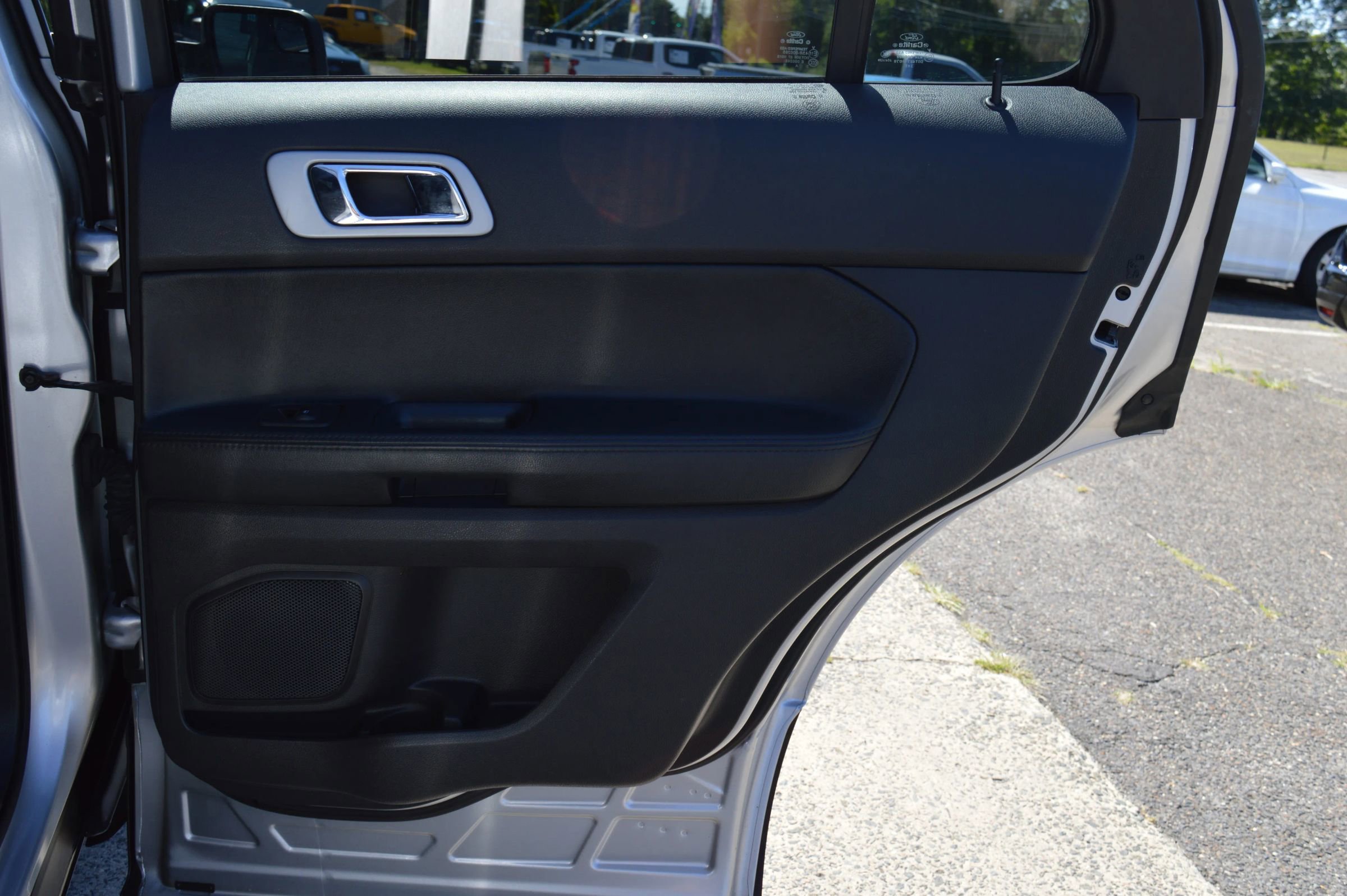 Used 2014 Ford Explorer XLT image 34