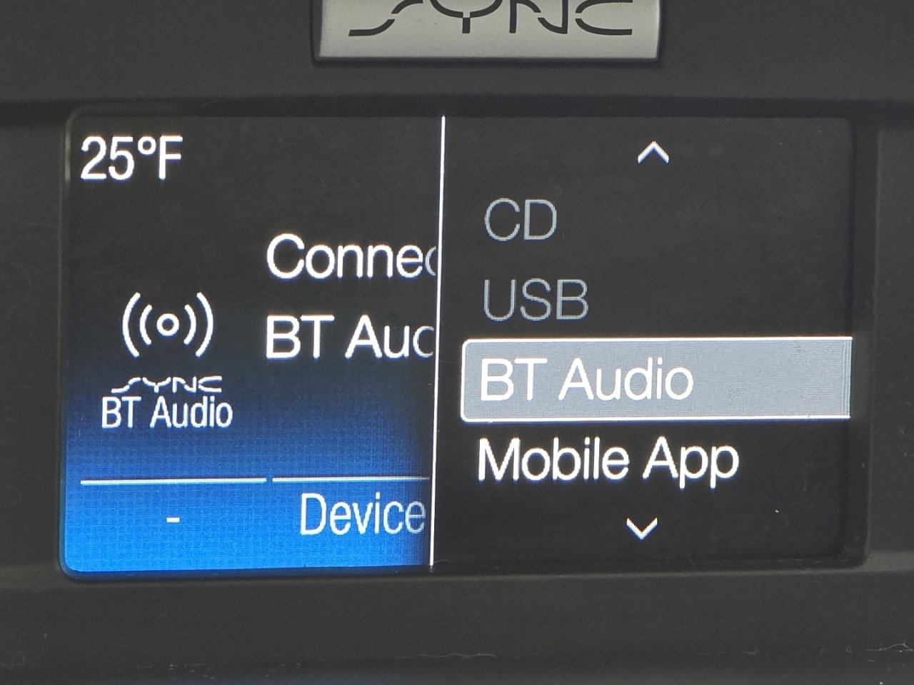 Used 2018 Ford Escape SE w/ Ford Safe & Smart Package image 3