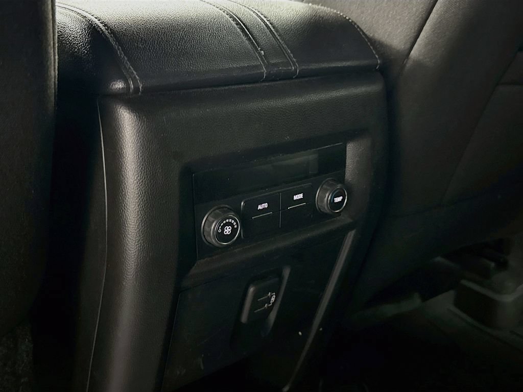 Used 2023 Chevrolet Traverse LT FWD image 25