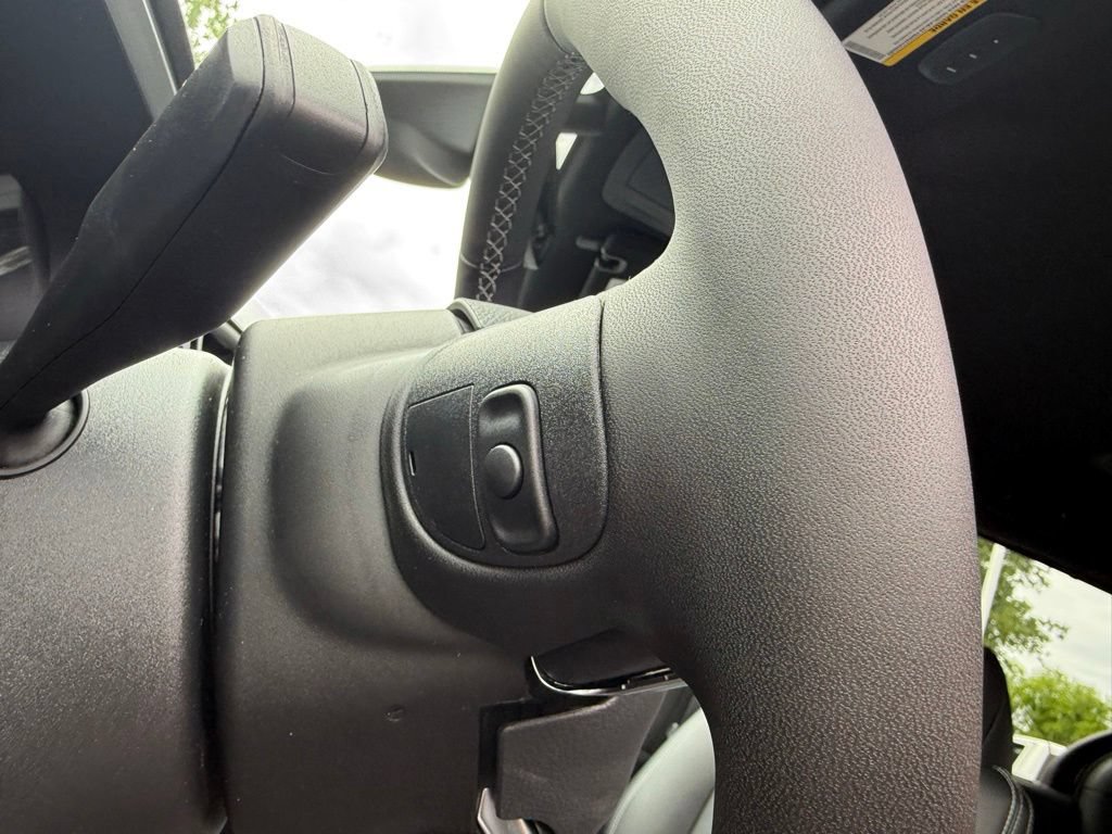 New 2027 Chrysler Pacifica Select FWD image 17