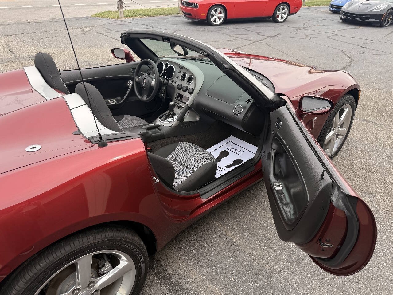 Used 2009 Pontiac Solstice Convertible w/ Preferred Package RWD image 29