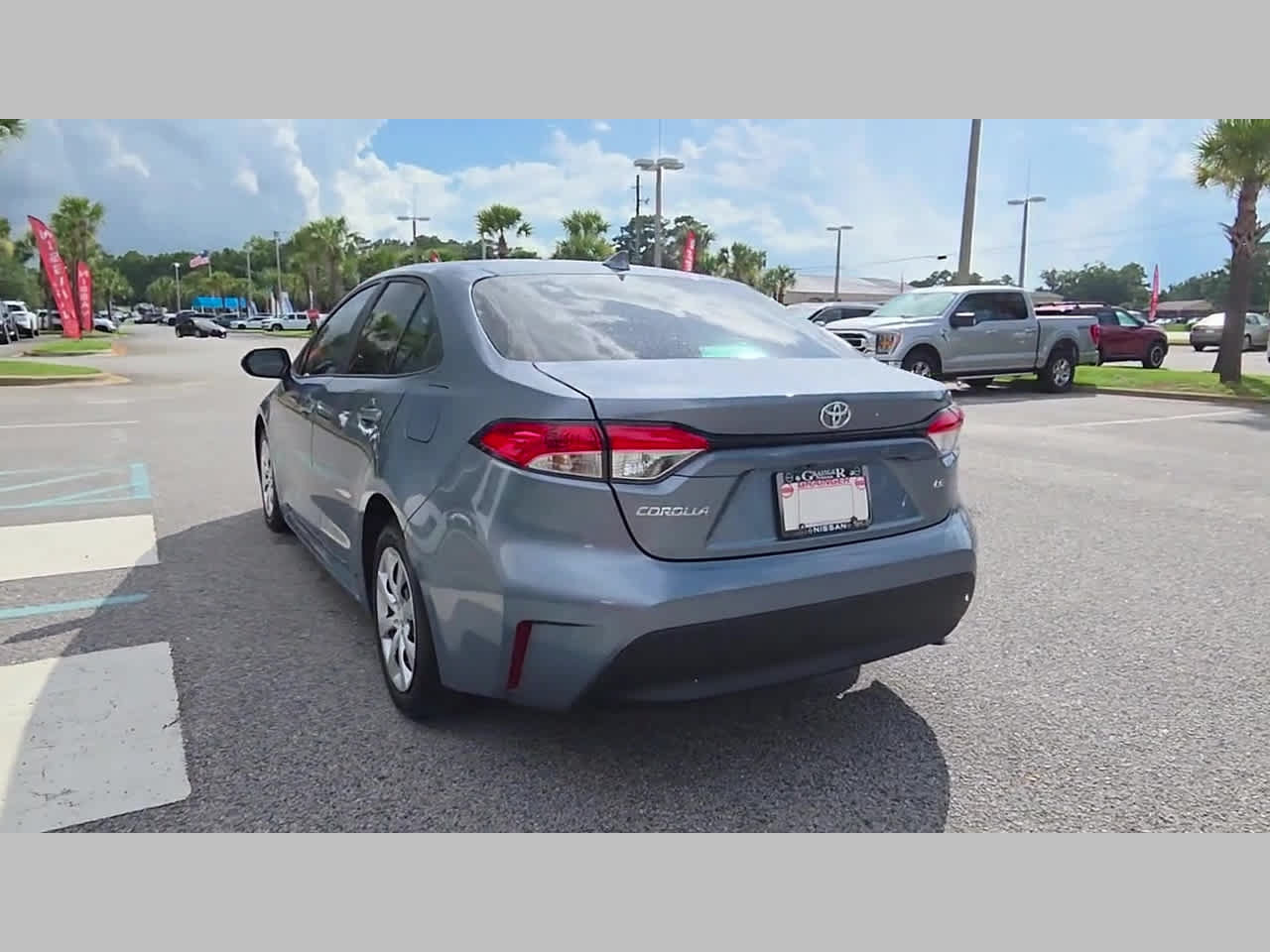 Used 2025 Toyota Corolla LE FWD image 31