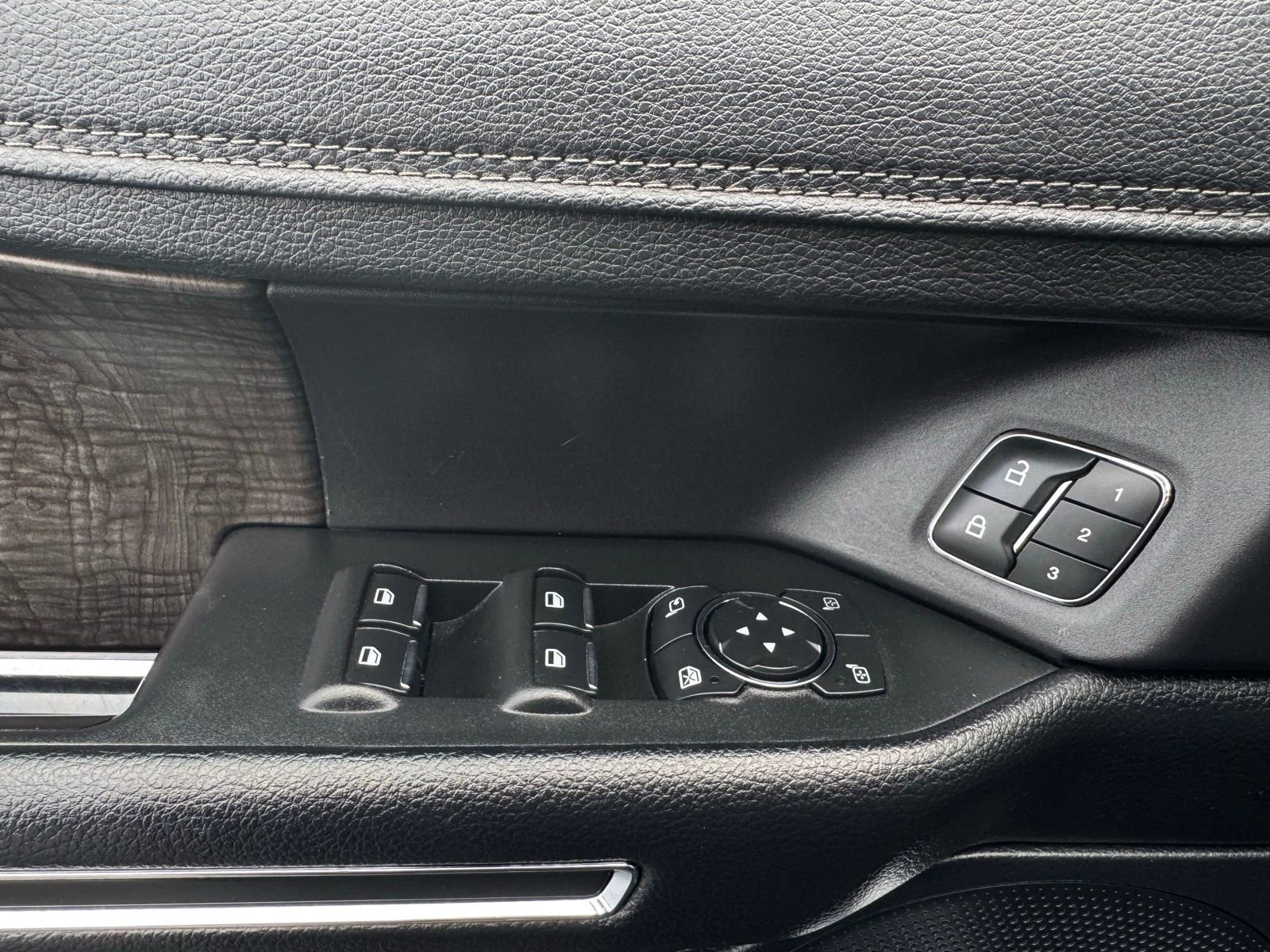 Used 2020 Ford Expedition Limited image 17