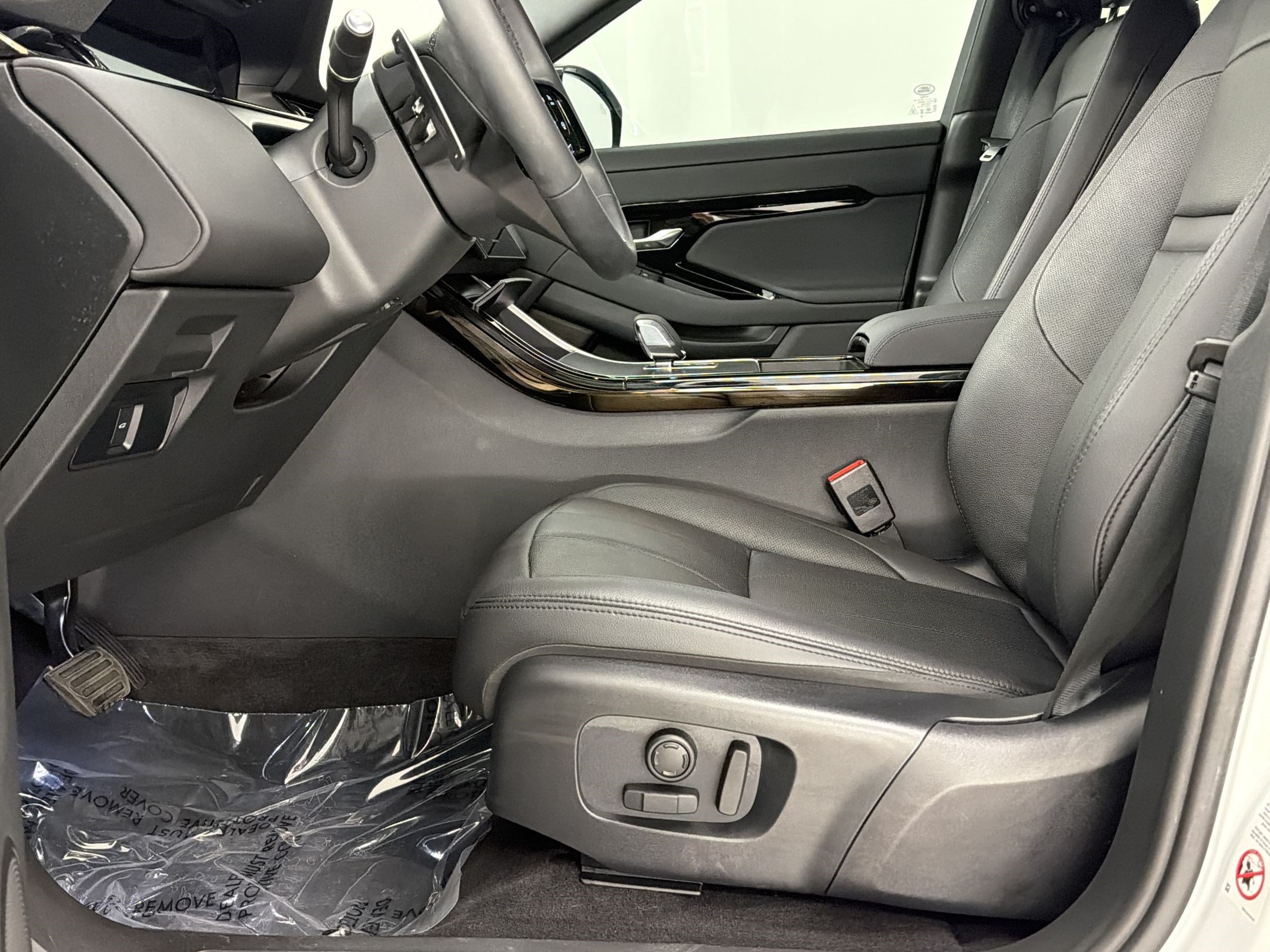 Certified 2026 Land Rover Range Rover Evoque S AWD/4WD image 5