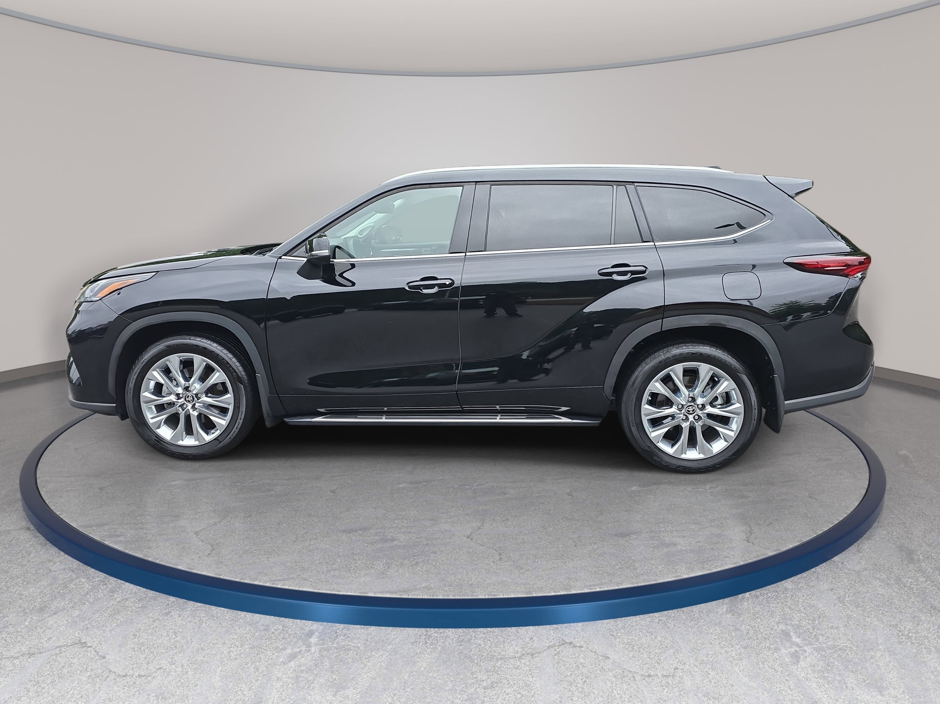 Used 2024 Toyota Highlander Limited AWD/4WD image 8