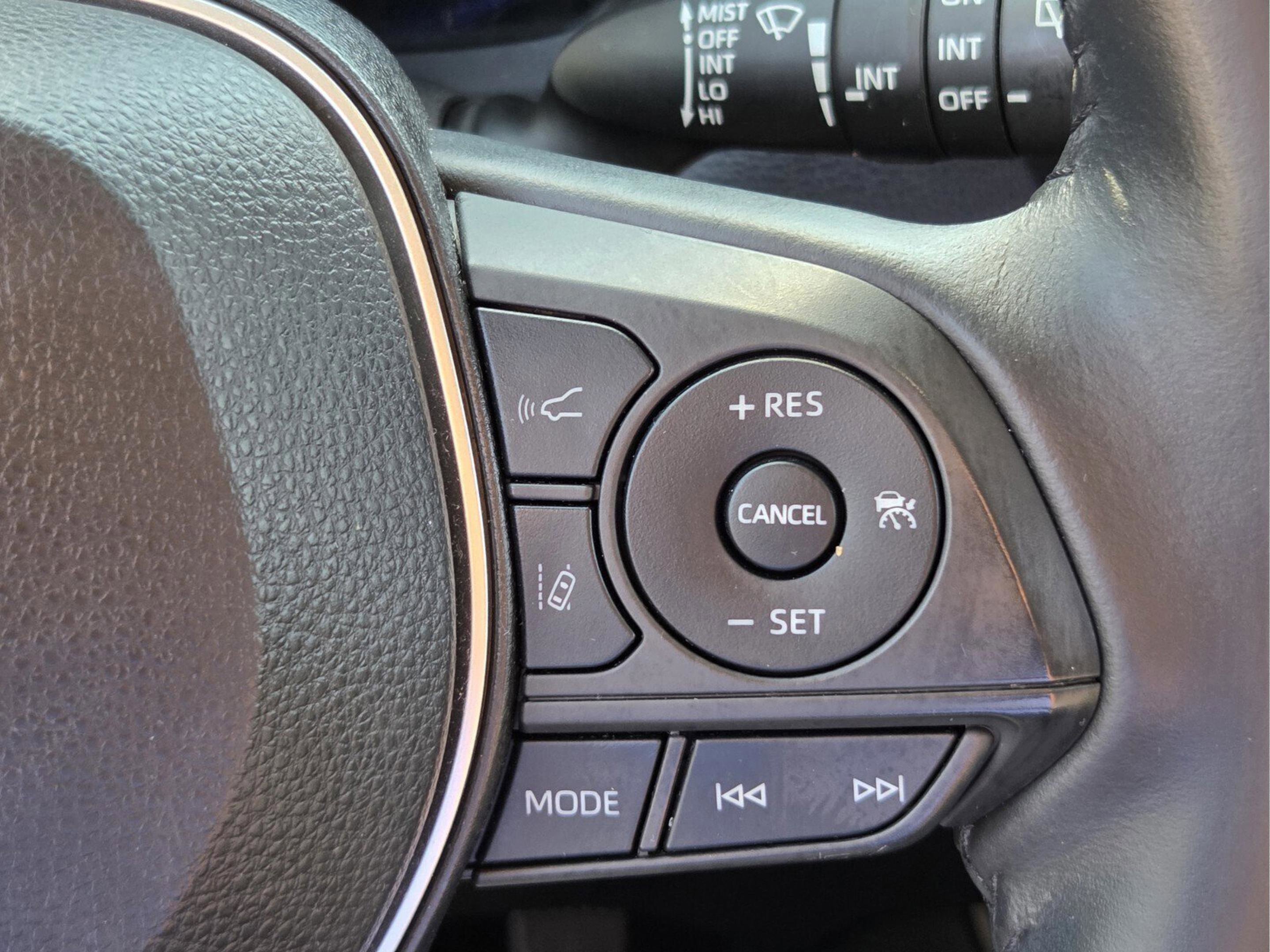 Used 2022 Toyota Corolla Cross XLE w/ Convenience Package AWD/4WD image 17