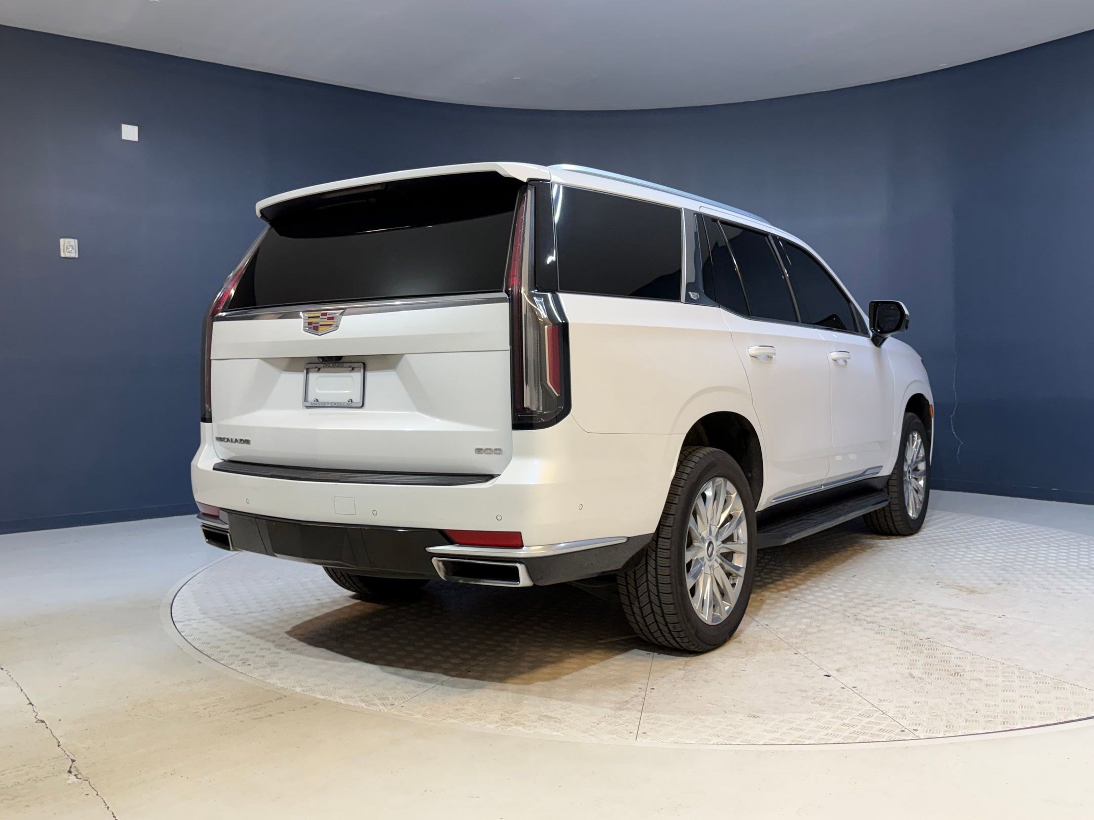 Used 2023 Cadillac Escalade Premium Luxury image 9