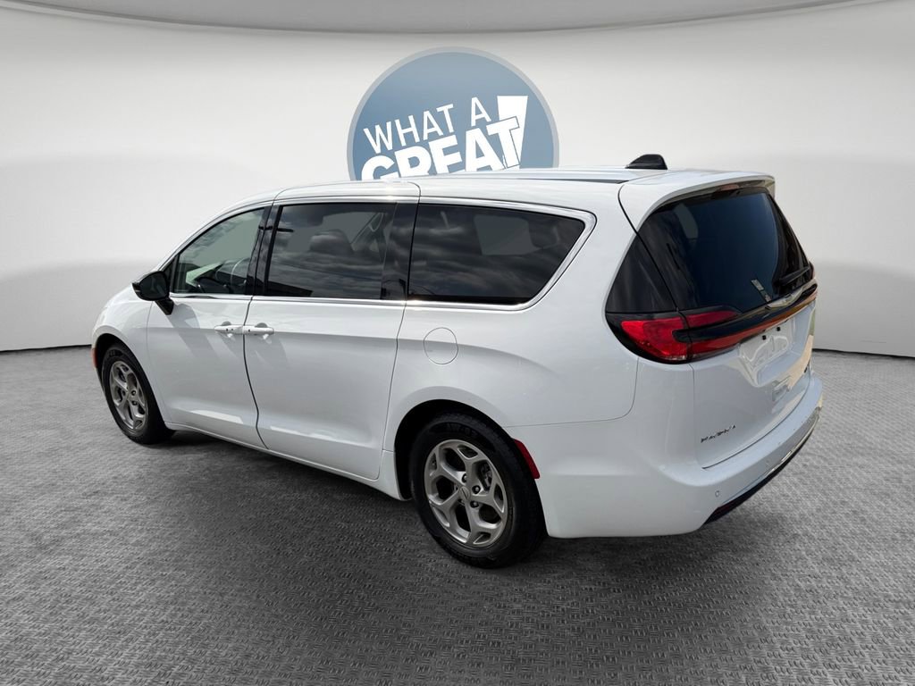 Used 2024 Chrysler Pacifica Limited FWD image 6