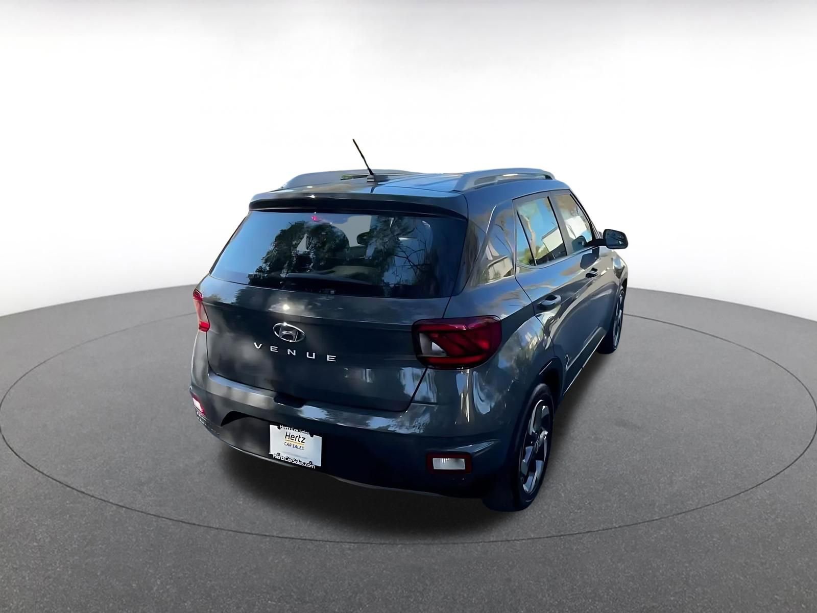 Used 2025 Hyundai Venue SEL image 15