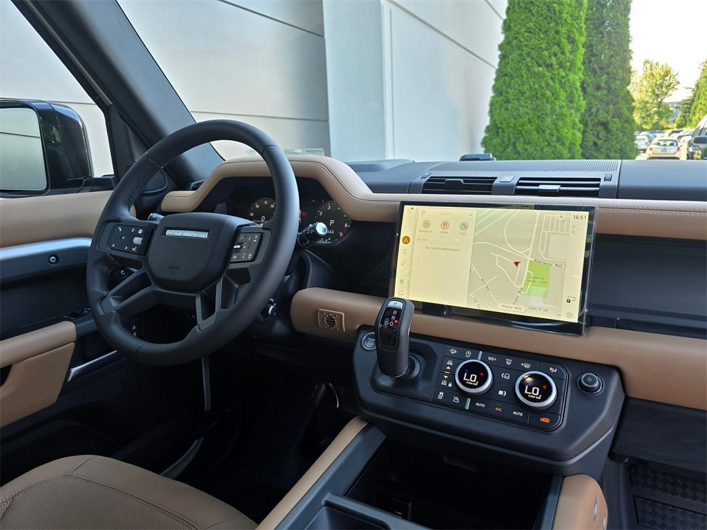 New 2025 Land Rover Defender 90 X-Dynamic SE image 28
