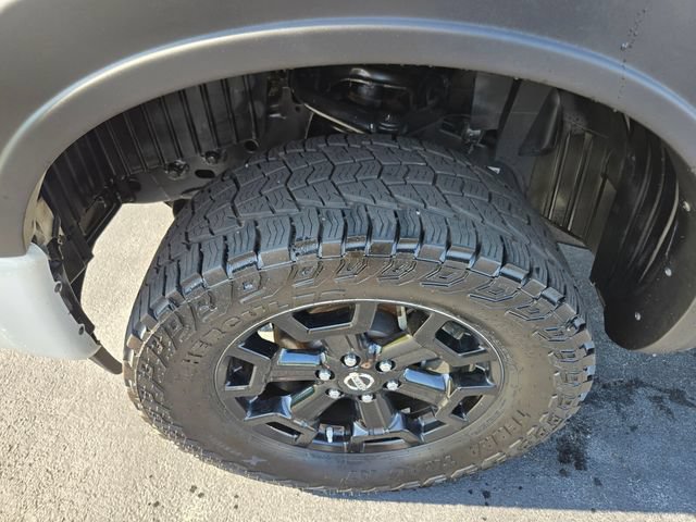 Used 2018 Nissan Titan SL w/ Midnight Edition AWD/4WD image 27
